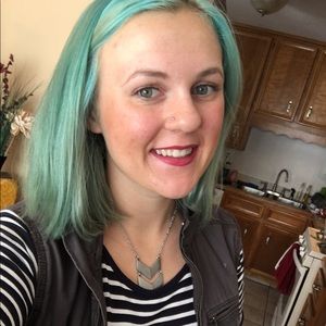 Meet your Posher, Adrienne